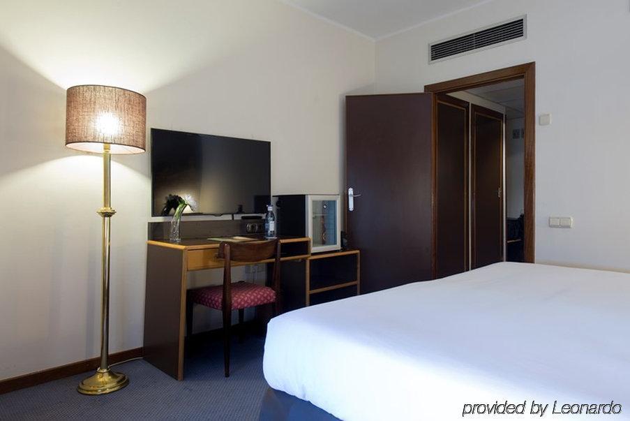 Hotel Goya Zaragoza Ruang foto