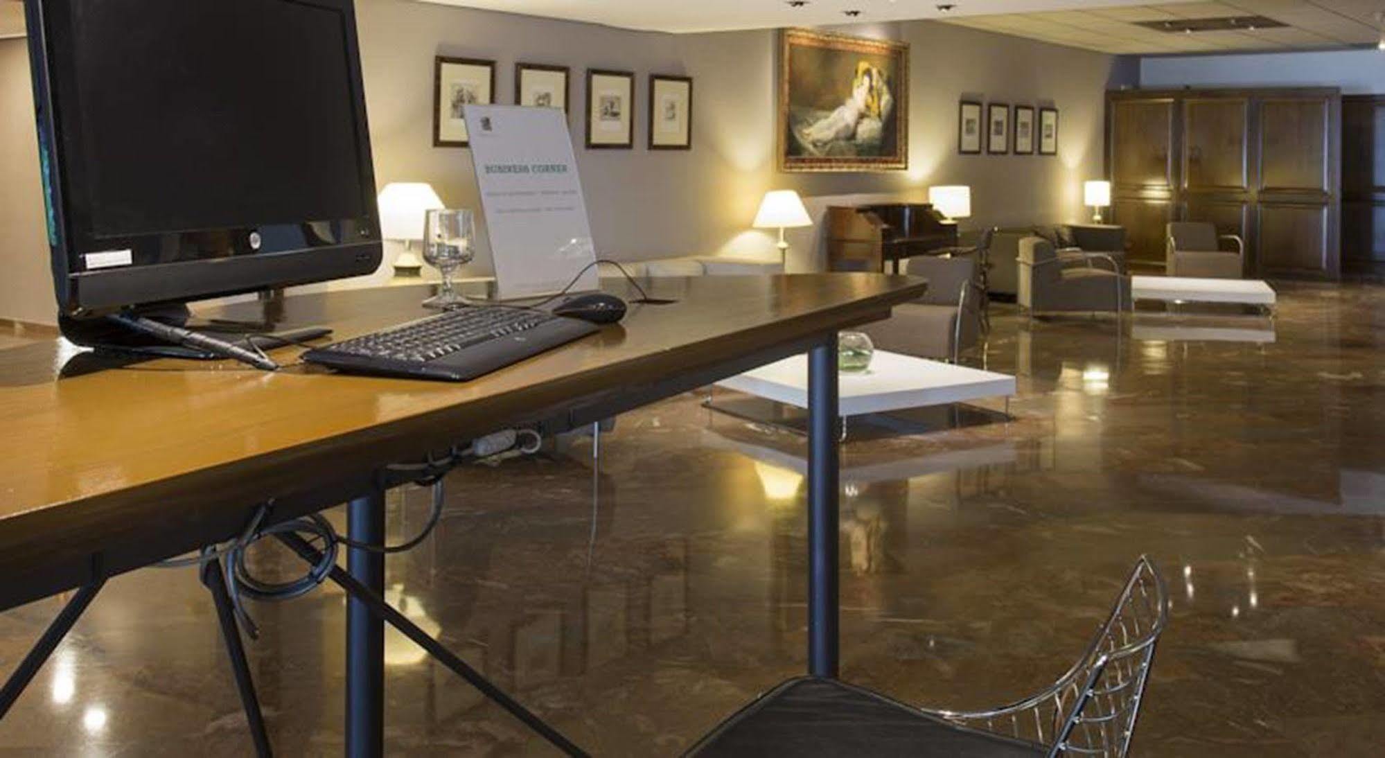 Hotel Goya Zaragoza Bagian luar foto